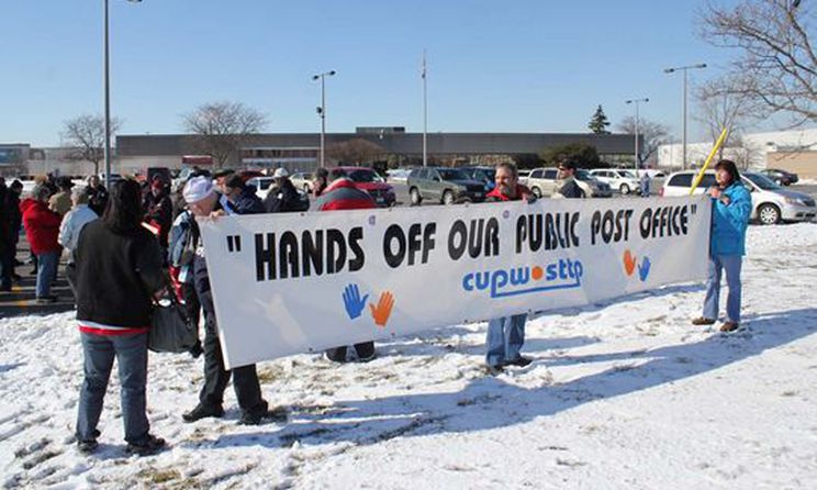 ourWindsor.ca: Residents protest at Canada Post sorting facility