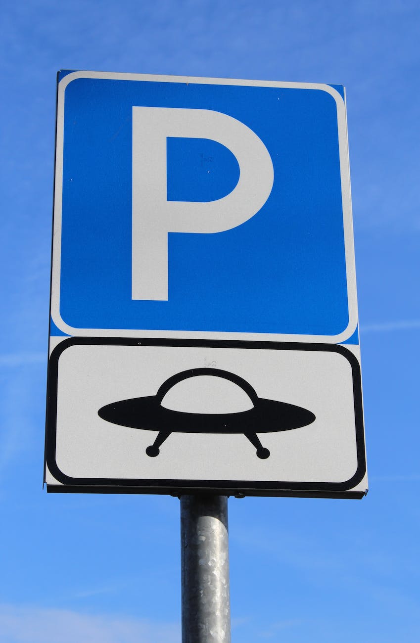 ufo parking sign (Photo by Paolo Boaretto)
