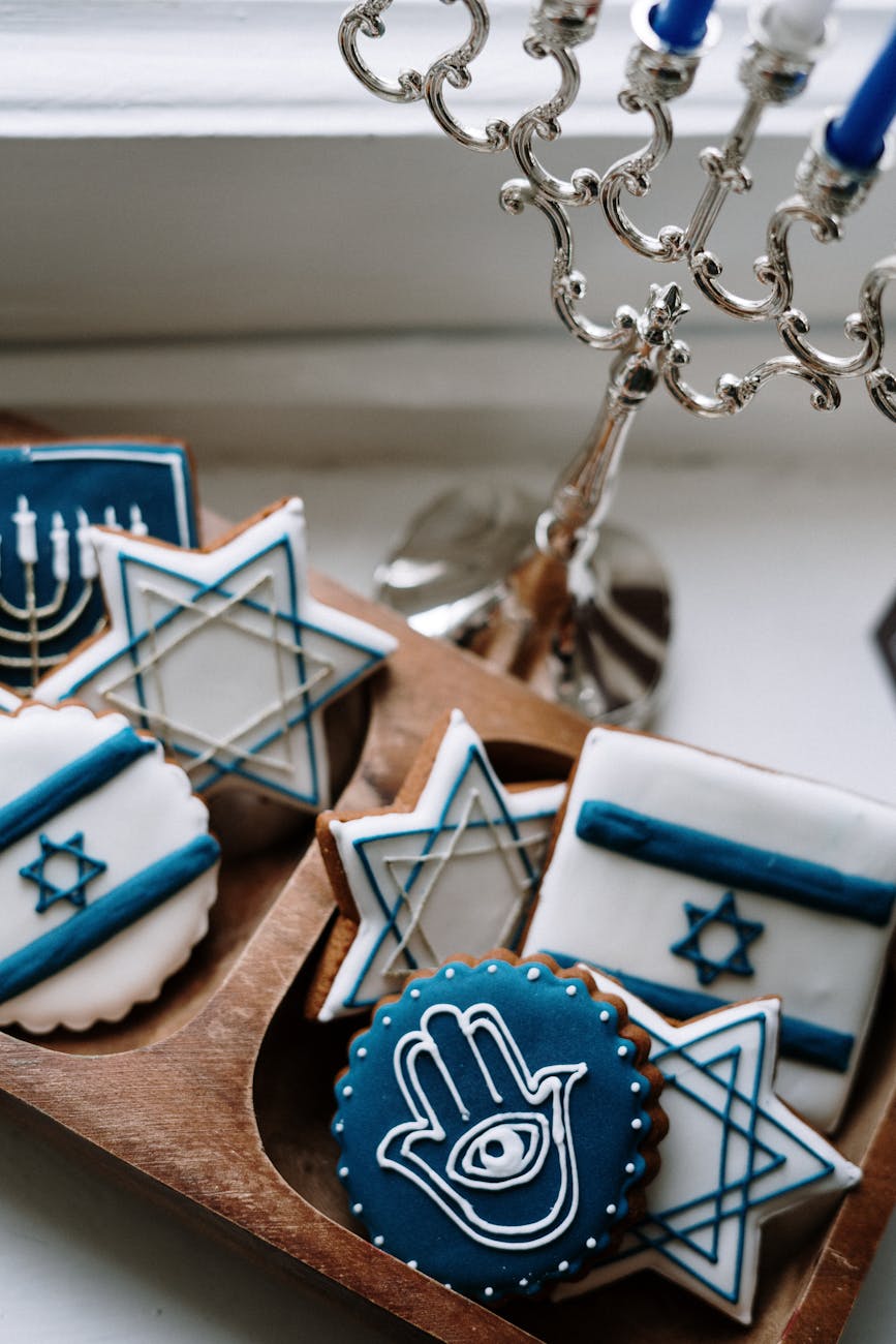 Jewish Hannukah celebration (Photo by cottonbro studio)