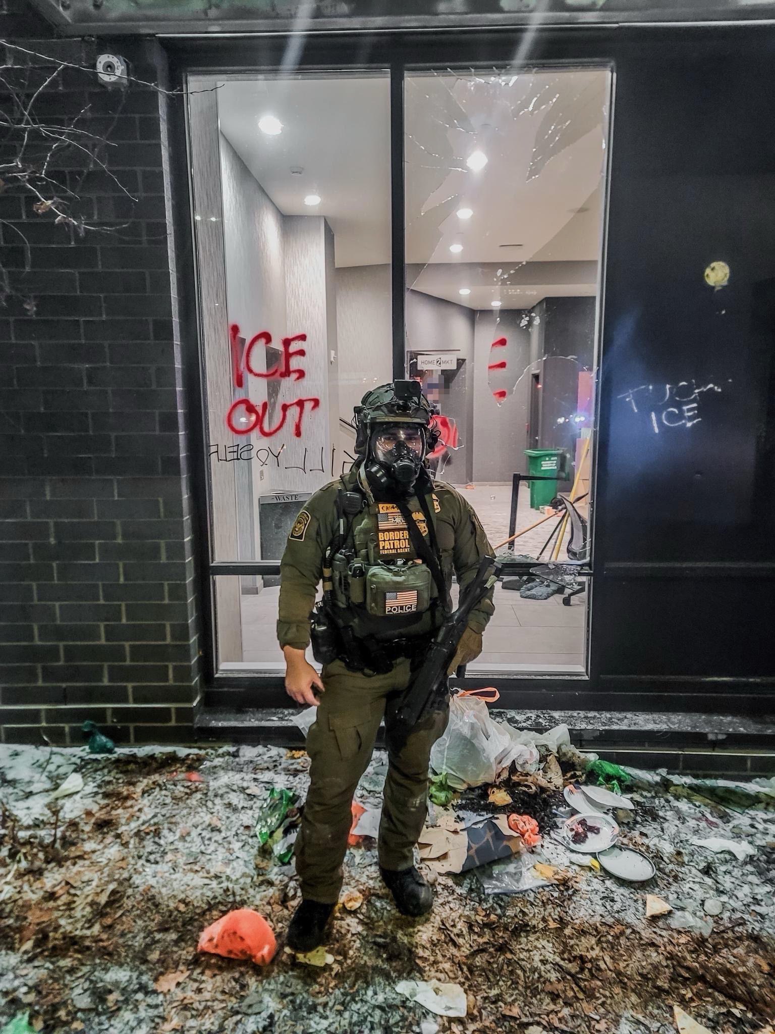 US CBP officer in Minneapolis Minnesota (@DHSgov - Homeland Security)