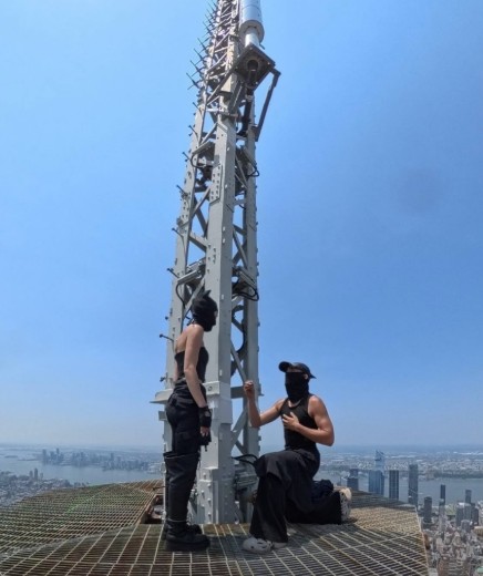 610 CKTB | Tale of Two Love Stories: Swift and Kelce’s Millions vs. The Empire State Building’s Algorithmic Spectacle